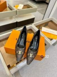 Picture of Louis Vuitton Shoes _SKULVsz35-40YY041012537